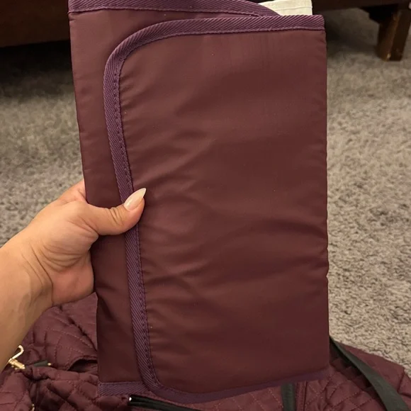 Quilted Burgundy Tote Bag - Picture 4 of 5